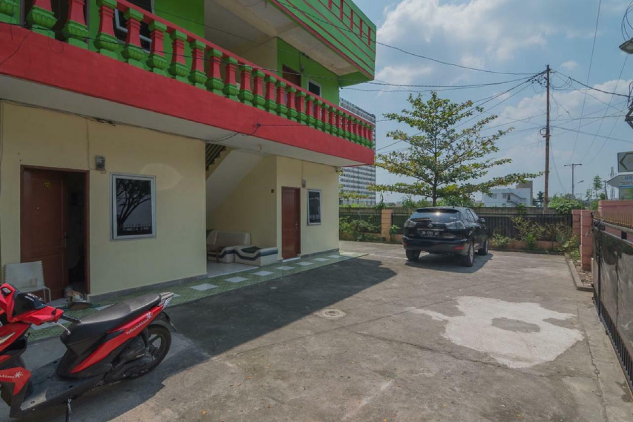 红多兹酒店-近棉兰国立理工学院 外观 照片